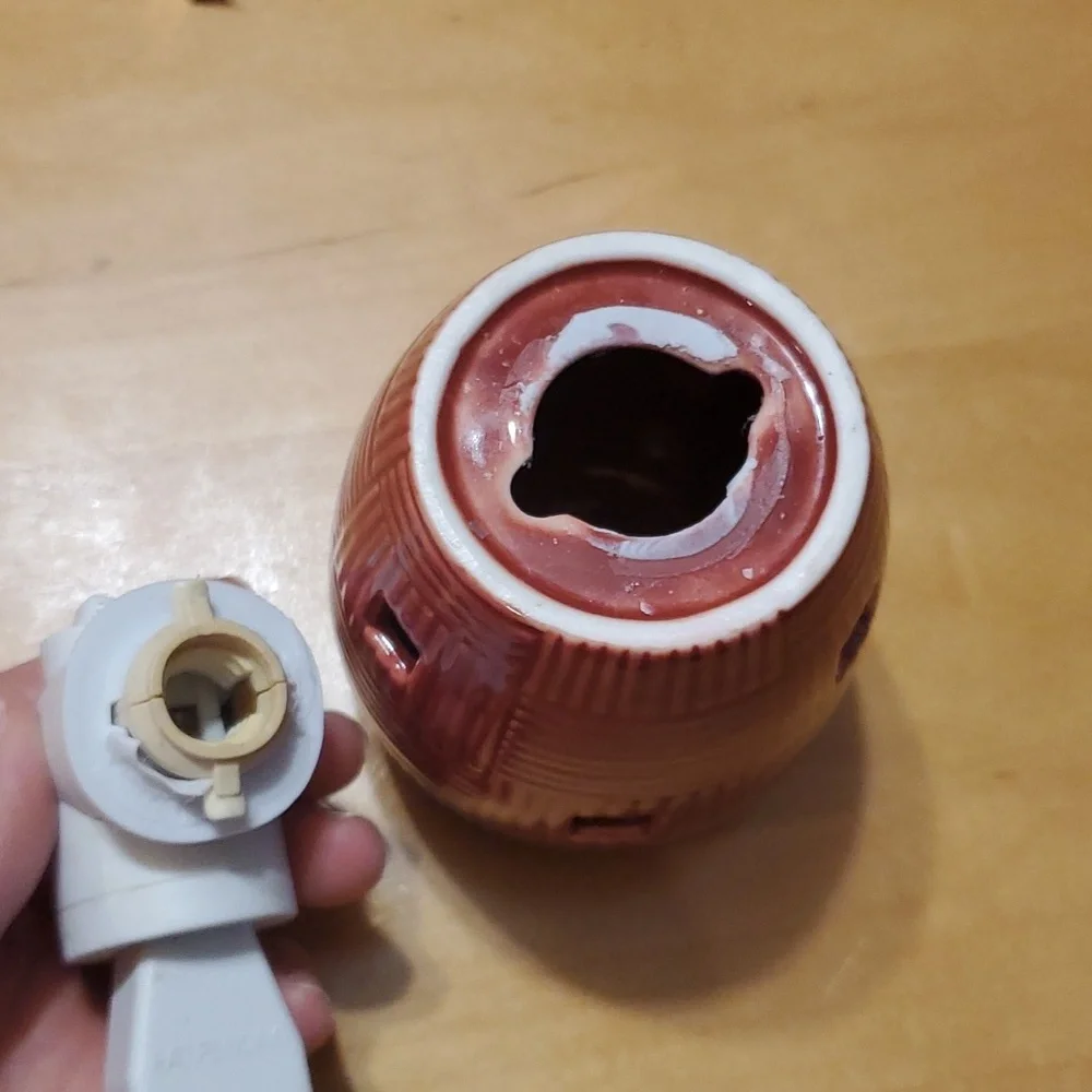 Scentsy Red Weave small plugin EUC ❤️ Great condition 4" height - Picture 3 of 5